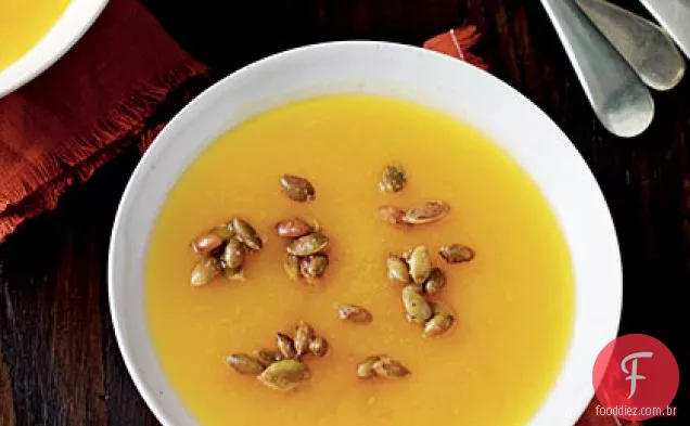 Sopa de abóbora com sementes temperadas