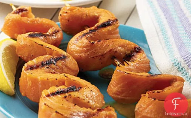 Espetos De Salmão Grelhado