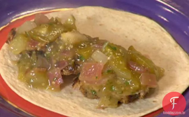Tacos macios fatiados mexicanos da carne de porco com batatas fritas do forno de Texas