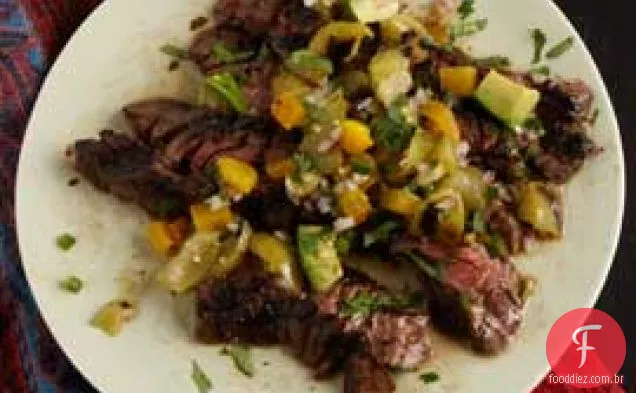 Margarita-bife de saia marinada com molho Tomatillo grelhado