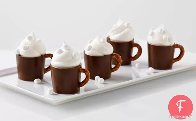 Canecas De Pudim De Cacau Quente Com Açúcar Reduzido