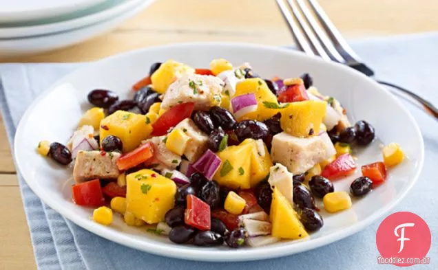 Salada De Frango Com Feijão Preto E Manga
