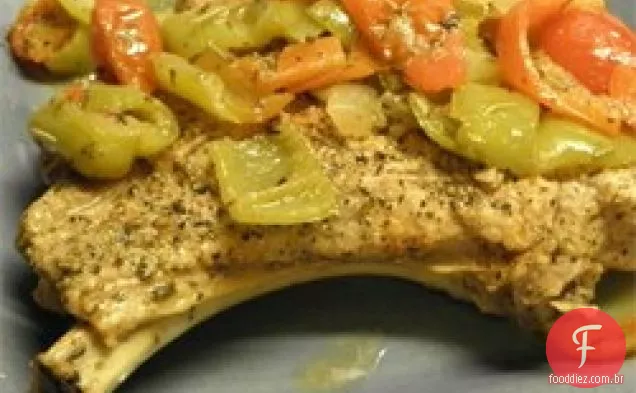 Costeletas de porco picantes com legumes