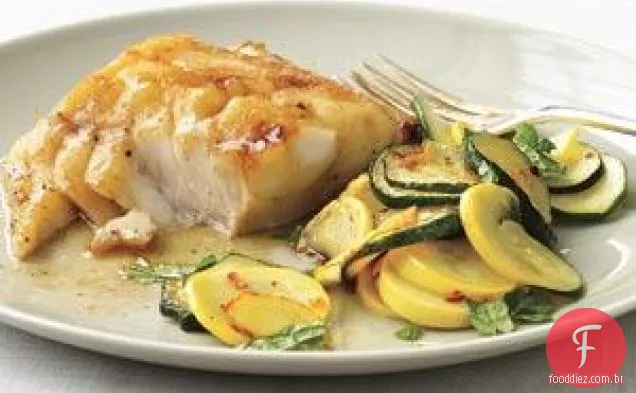 Peixe vitrificado de soja com receita salteada de abóbora de Verão