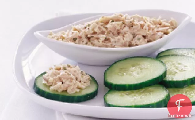 Salada De Atum Saborosa E Batatas Fritas De Pepino