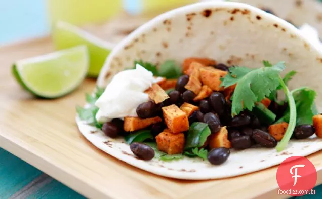 Batata-Doce Assada E Tacos De Feijão Preto