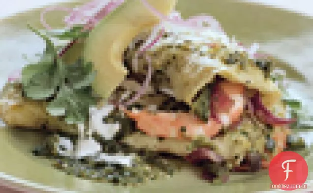 Camarão e Cotija Enchiladas com Salsa Verde e Crema Mexicana