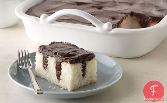 Pudim De Chocolate Poke Cake
