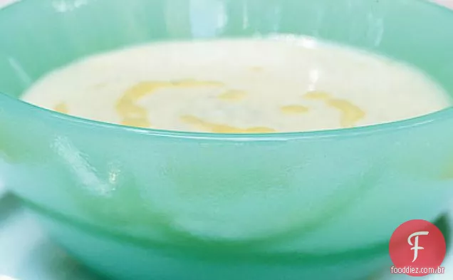 Sopa Cremosa De Feijão Branco Com Aroma De Trufa