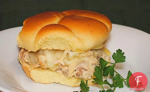 Frango Puxado Suiza Sammies