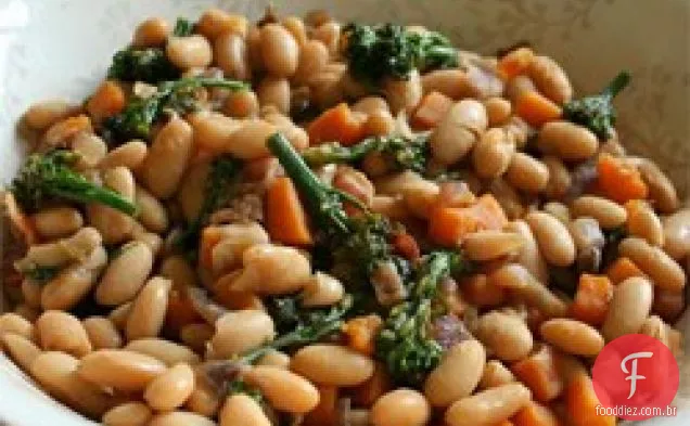 Salada de feijão Cannellini de bordo com brócolis Bebê e abóbora