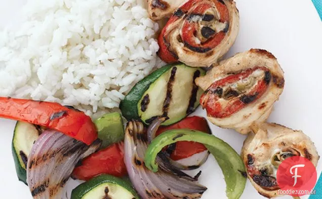 Rolos de frango grelhado com molho picante