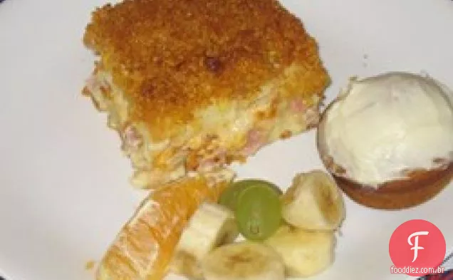 Caçarola de café da manhã com presunto e queijo