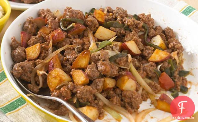 Picadillo da carne da frigideira com molho da noz