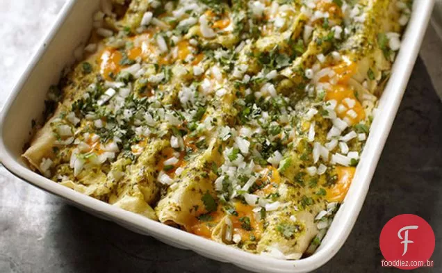 Enchilada ovo assar com Salsa fresca Verde