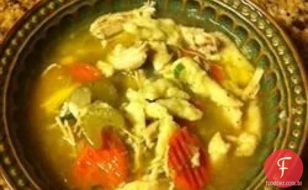 Spaetzle e canja de galinha