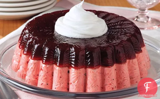 Molde De Mousse De Cranberry Com Baixo Teor De Gordura Em Camadas