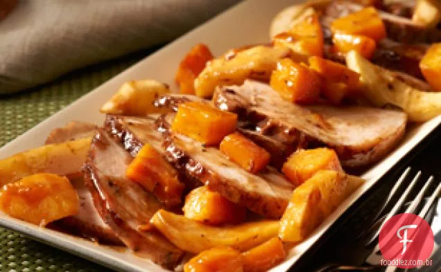Carne De Porco Temperada À Frente E Assado De Maçã