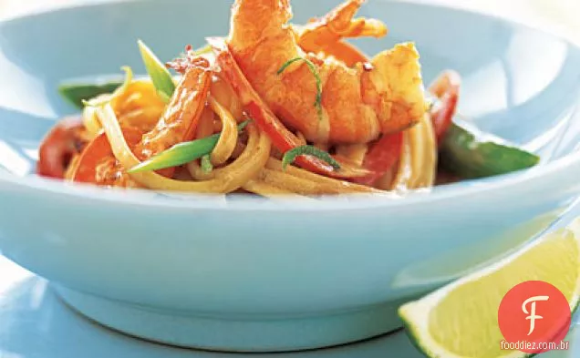Linguine com camarão salteado e molho de Coco-Limão