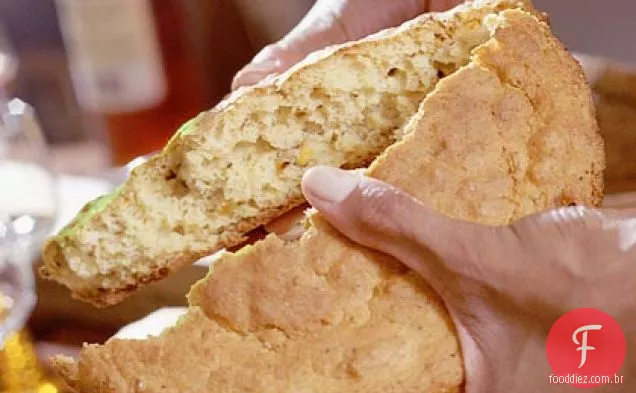 Pão de milho e cominho assado na panela