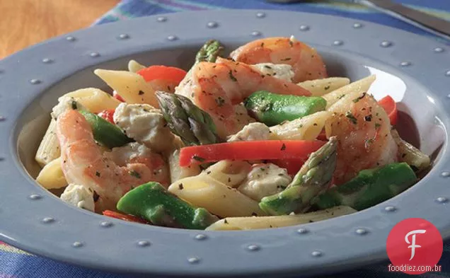 Espargos e camarão com Macarrão Penne