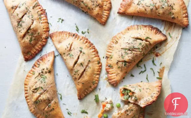 Pão de cuscuz com queijo Feta, berinjela e cebola