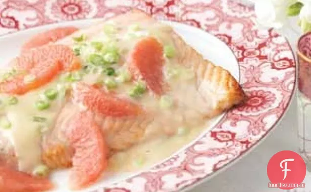 Salmão com molho de toranja fresco