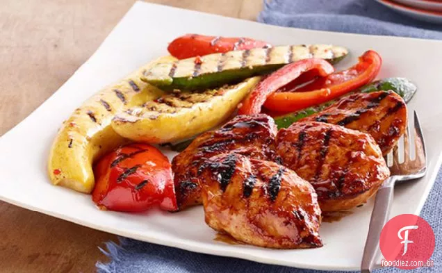 Laranja-frango para churrasco com legumes grelhados