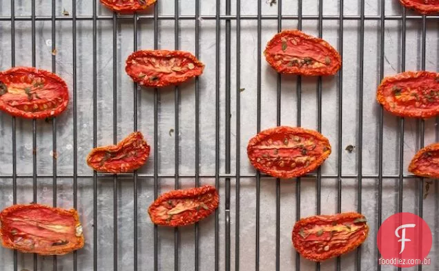 Tomates caseiros secos ao sol