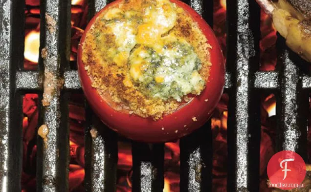 Tomates com crosta de queijo azul
