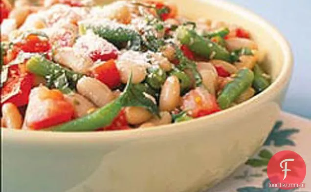 Salada italiana de feijão e tomate