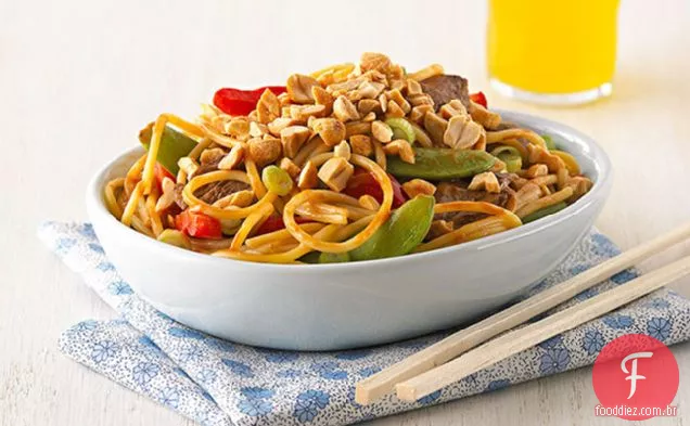 Carne De Amendoim asiática e macarrão para dois