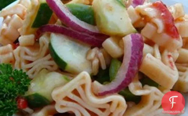 Salada de macarrão agridoce