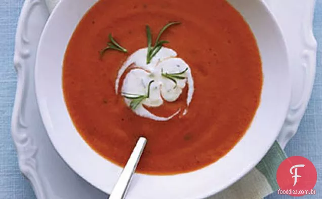 Sopa de tomate gelada com estragão crème fraîche