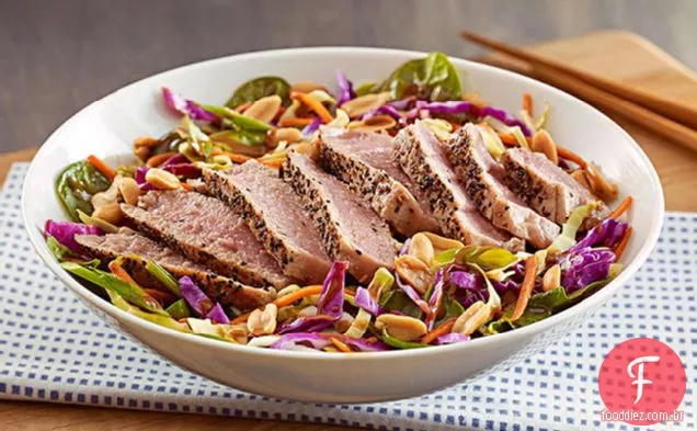 Salada de gergelim asiática com atum assado