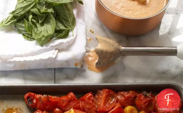 Sopa De Tomate Assada Com Manjericão Fresco