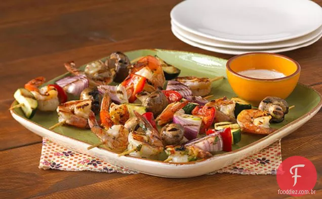 Camarão picante e Kabobs vegetais