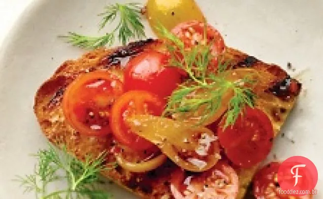 Tomates Misturados Com Balsâmico E Endro Bruschetta