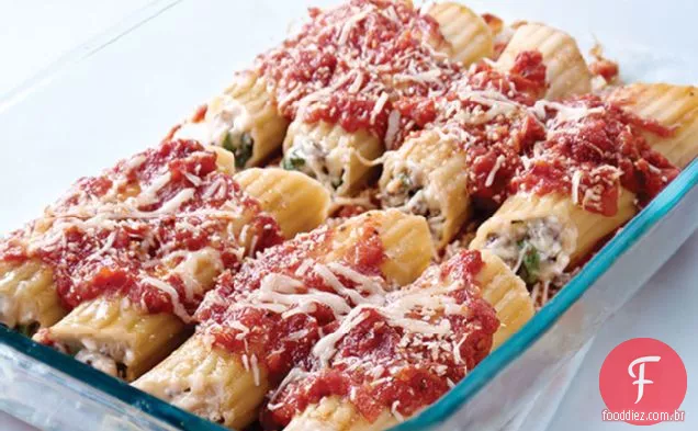 Espinafre e triplo-queijo recheado Manicotti