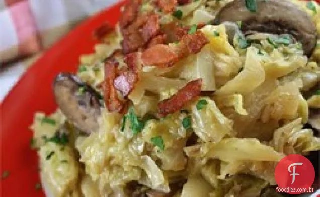 Repolho frito do Sul com Bacon, cogumelos e cebolas