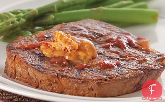Bife ousado e picante com manteiga de Chipotle