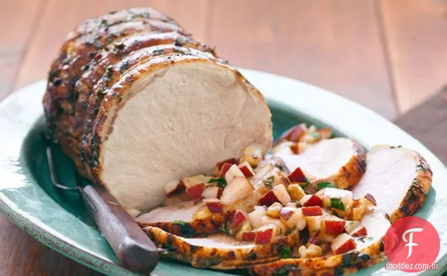Carne de porco assada com salsa de pêra fresca