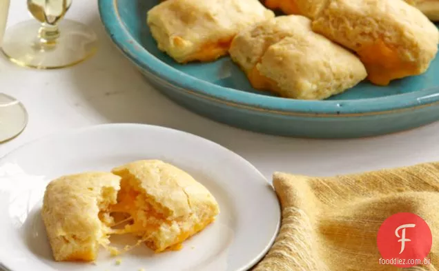 Biscoitos De Fubá Recheados Com Queijo
