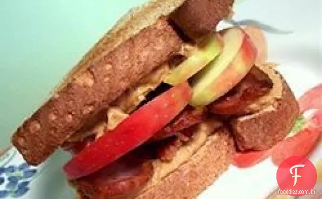 Manteiga de amendoim, bacon e sanduíches de maçã
