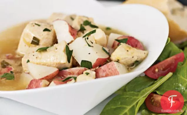 Frango assado com batatas vermelhas e caldo de estragão