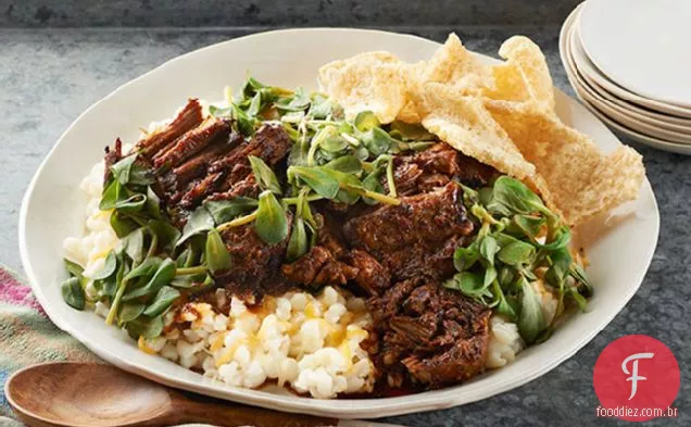 Carne de porco e Salsa verde com Canjica Brega