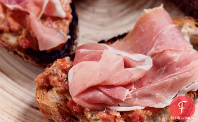 Prosciutto, tomate e azeitona Bruschetta