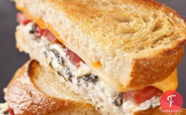 Sanduíche De Queijo Grelhado Com Espinafre E Alcachofra
