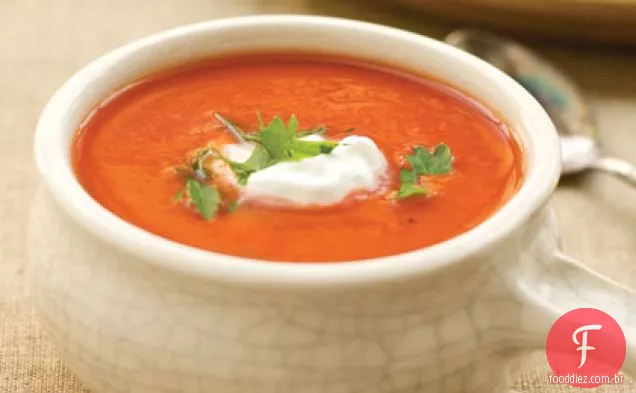 Sopa de tomate vestida