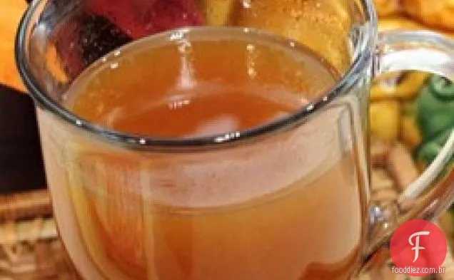 Chá quente com especiarias para as férias